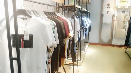 贵州服装批发与零售市场全攻略 从源头到终端的商业地图