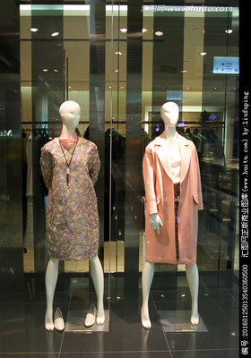 服装零售行业 从实体商场到在线平台的多元化生态